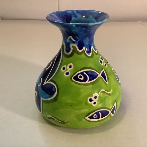 Vintage Jamaica Hand Painted Vase Etched Fish Glossy Blue Green and White 5 1/4” - Picture 9 of 16